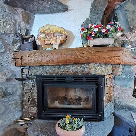 Casa Con Giardino A Hébergement de vacances Torgnon